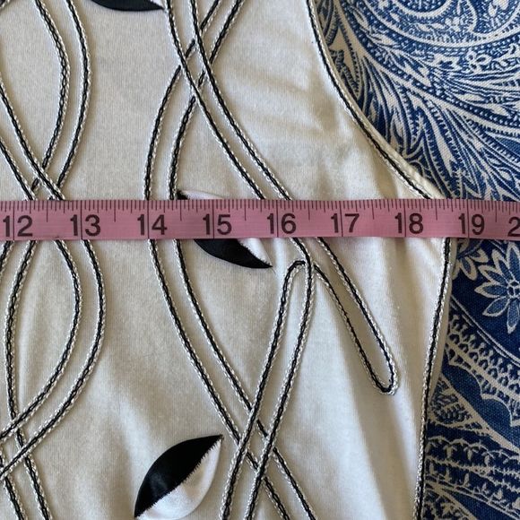 Lauren Michelle Embroidered Top - Picture 4 of 5